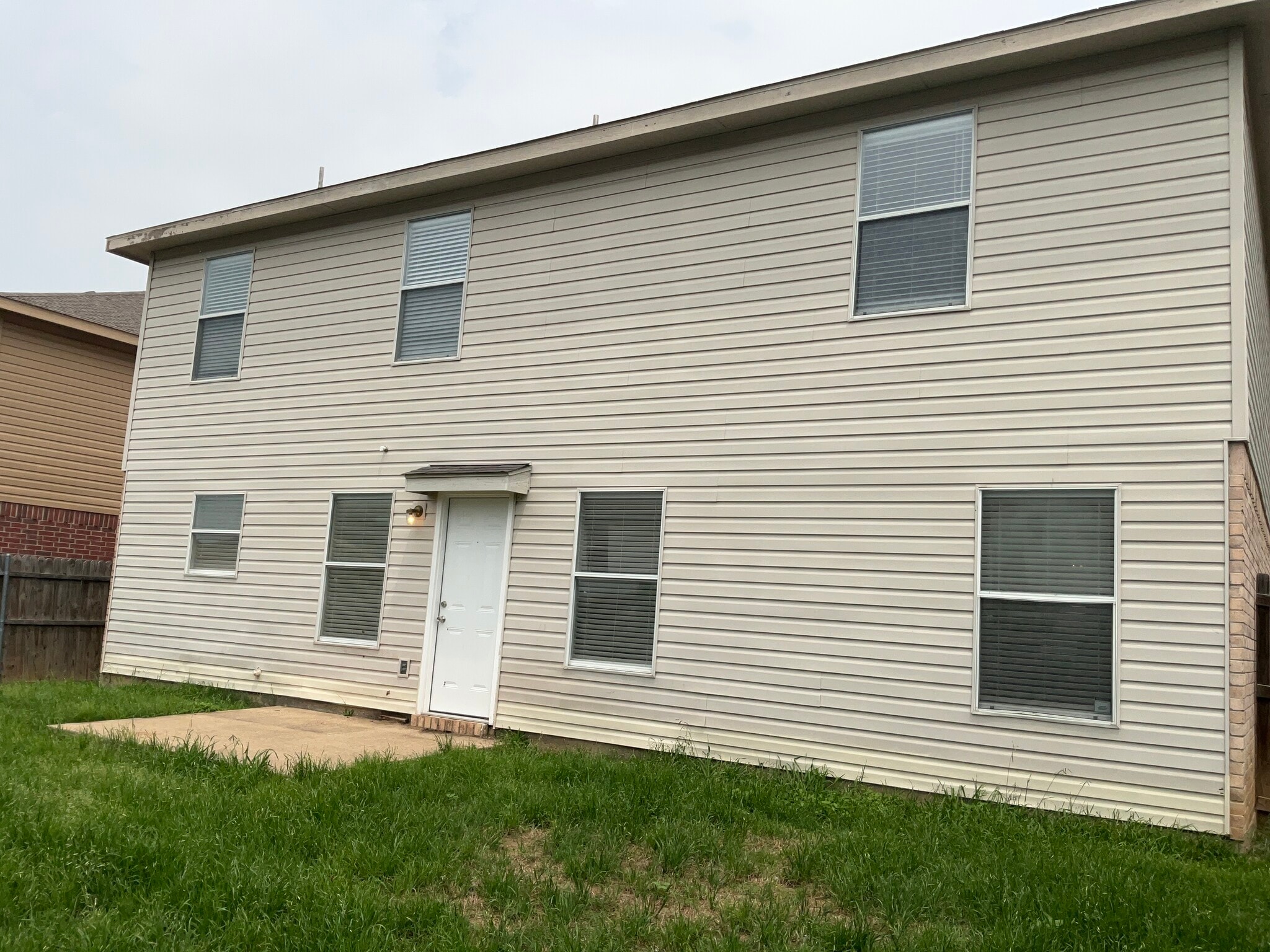 Building Photo - 8724 Hunters Creek Ct