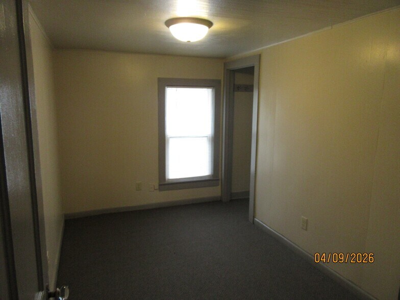 Building Photo - 335 6th Ave