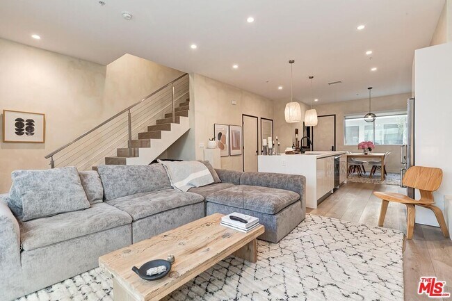 Building Photo - 957 Figueroa Terrace