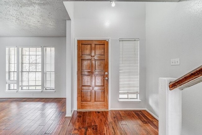 Building Photo - 1916 Woodland Hills Dr