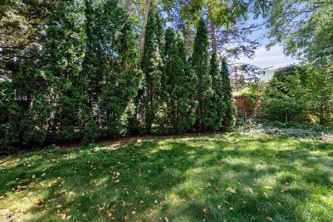 Building Photo - 30 Union St