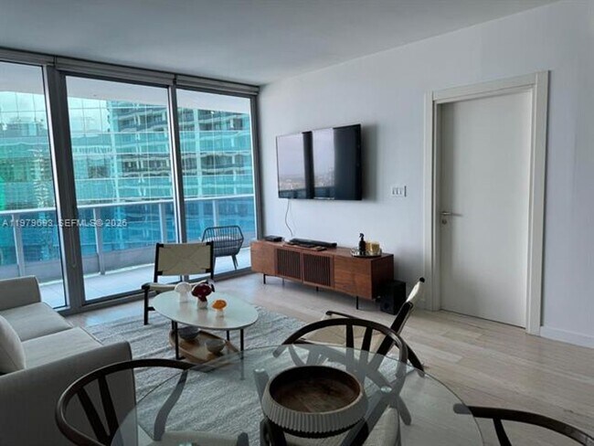 Building Photo - 200 Biscayne Blvd Way