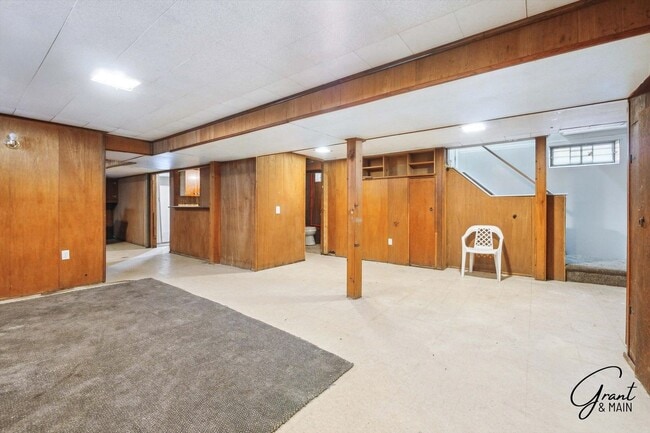 Building Photo - $1400 - Fully Renovated 3 Bed 1.5 Bath