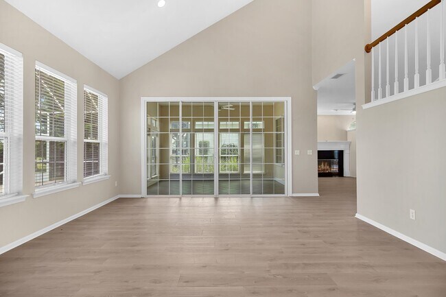 Building Photo - 506 Lakeway Dr