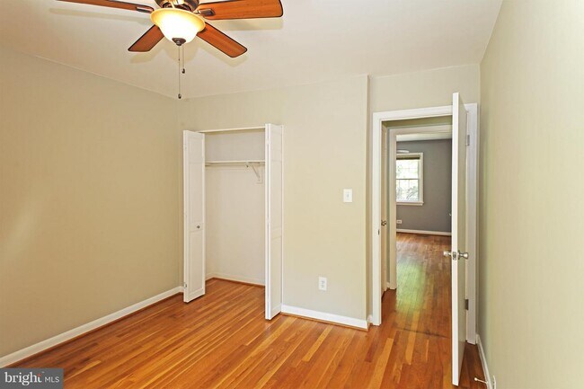 Building Photo - 1810 Golf View Ct