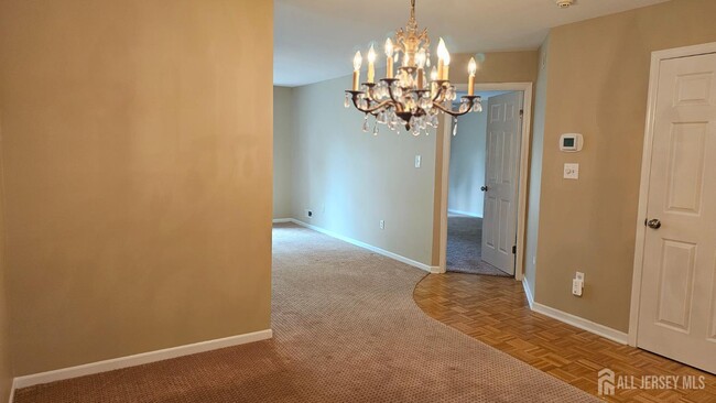 Building Photo - 3 Rutland Ln