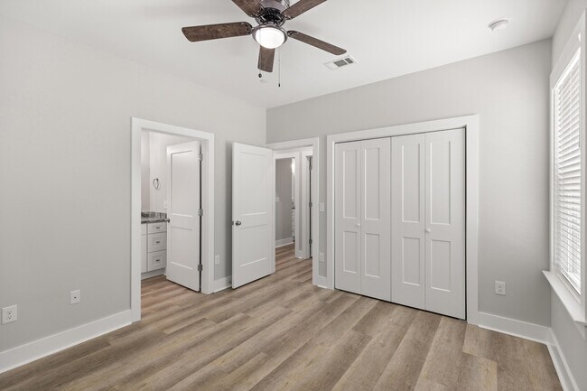 Building Photo - 305 Okaloosa Ave