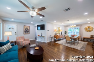 Building Photo - 606 Antler Dr