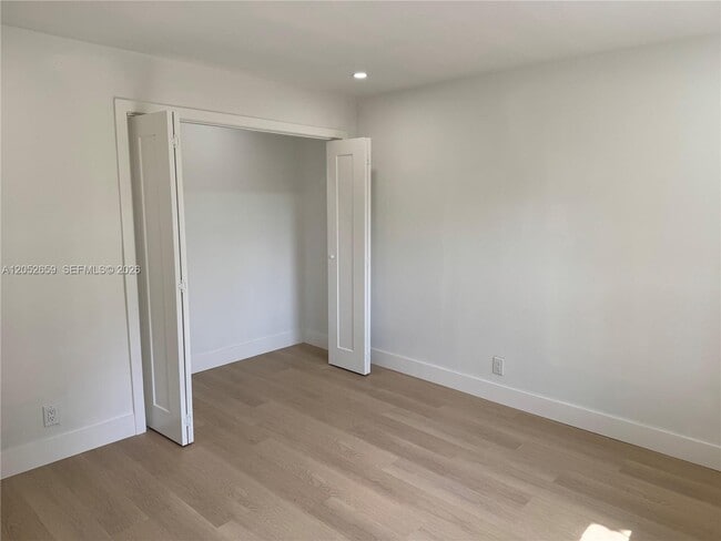 Building Photo - 890 SW 28th St