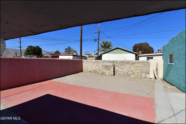 Building Photo - 4425 La Luz Ave