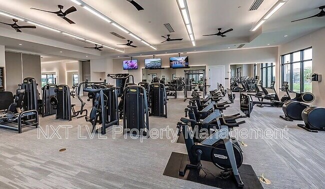 Building Photo - 15319 Lucerna St