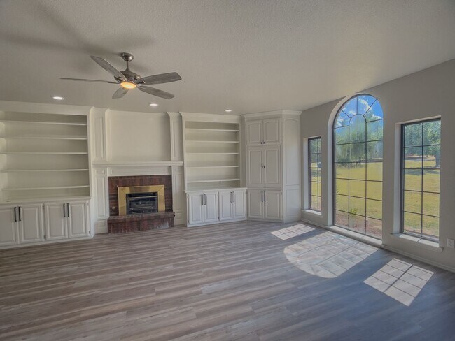 Building Photo - Large Private Oasis FOR RENT in Tuttle!