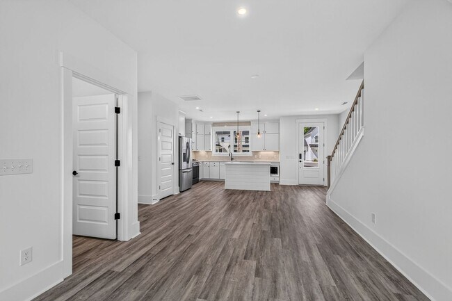 Building Photo - Modern Comfort in the Heart of Johns Island
