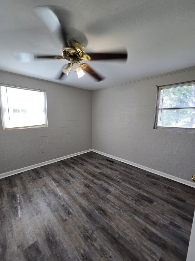 Building Photo - 305 Blyth Rd