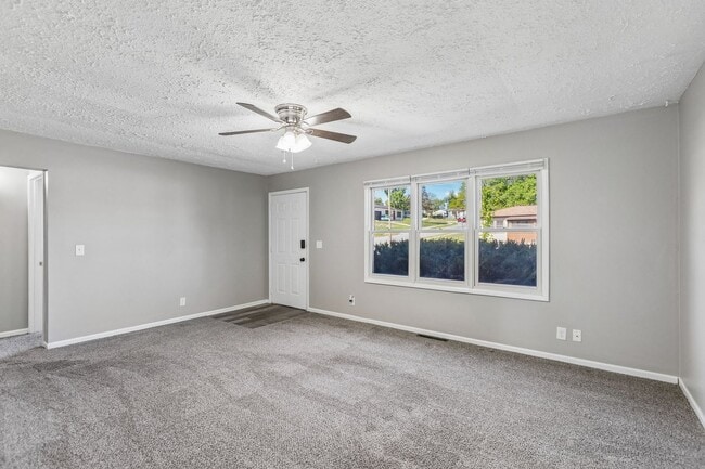 Building Photo - 7013 La Vista Dr