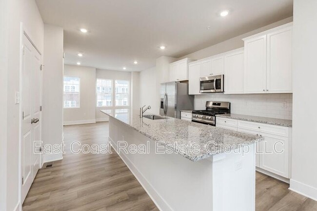 Building Photo - 2273 Marcy Dr