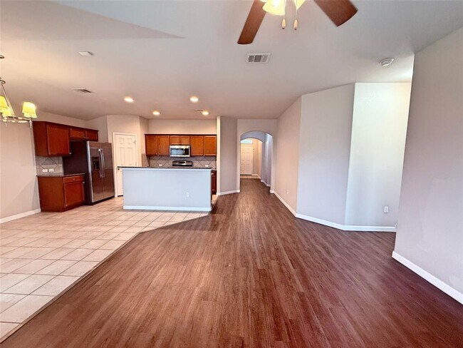 Building Photo - 545 Goddard