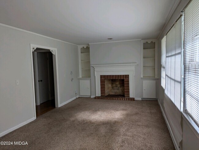 Building Photo - 2971 Crestline Dr