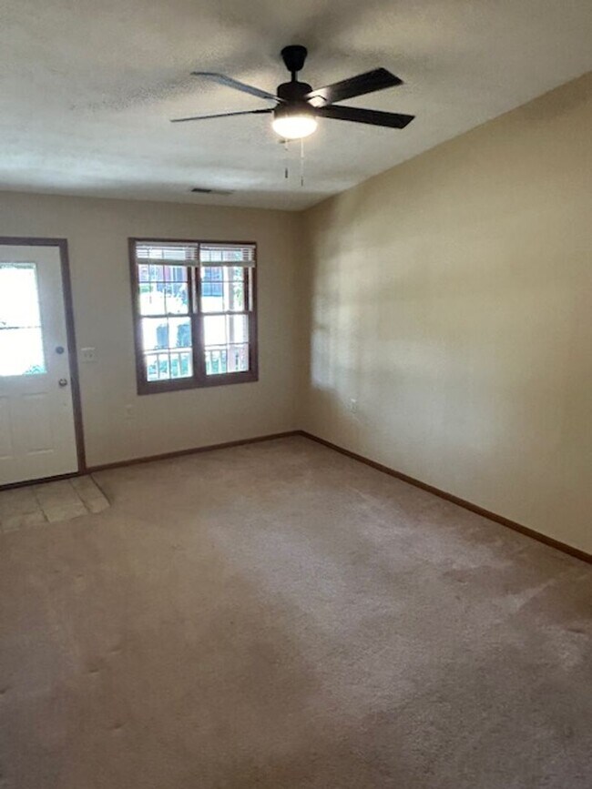 Building Photo - Ranch Condo with 2 Bedrooms, 1 Bath, and 1-Car Attached Garage in Troy, Ohio - Coming in June!