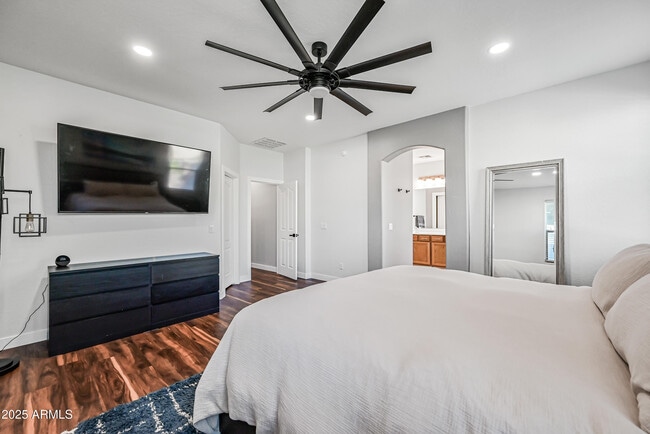 Building Photo - 3156 E Country Shadows St