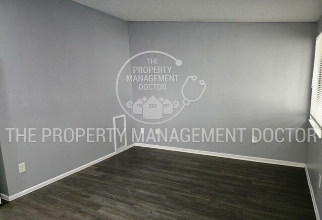 Building Photo - MOVE IN SPECIAL - 4BR/2.5BA Tampa Home | Dual Kitchen Areas, Private Bedroom & Fresh Updates
