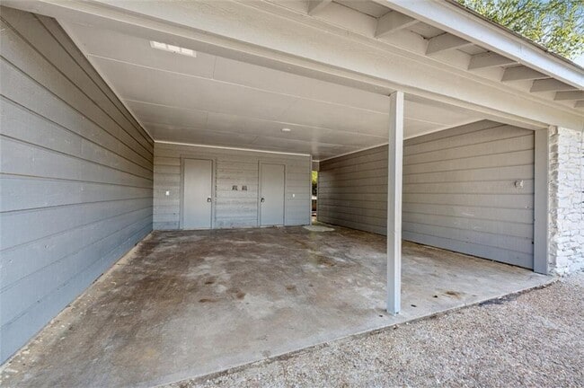 Building Photo - 2303 Metcalfe Rd