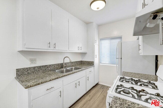 Building Photo - 1426 Cochran Ave