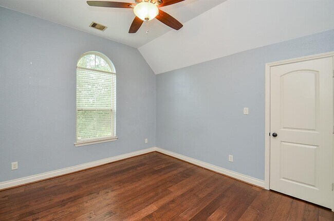 Building Photo - 28722 Maple Red Dr