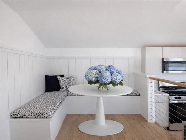 Building Photo - 193 Seaconnet Blvd