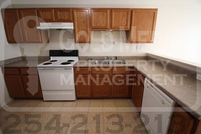 Building Photo - 3304 Hereford Ln