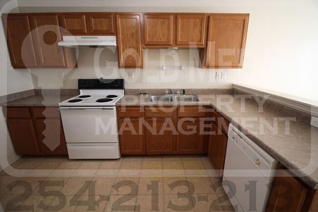 Building Photo - Charming 3-bed, 2-bath fourplex now availa...