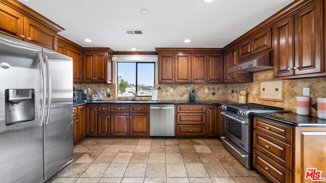Building Photo - 1146 Hacienda Pl