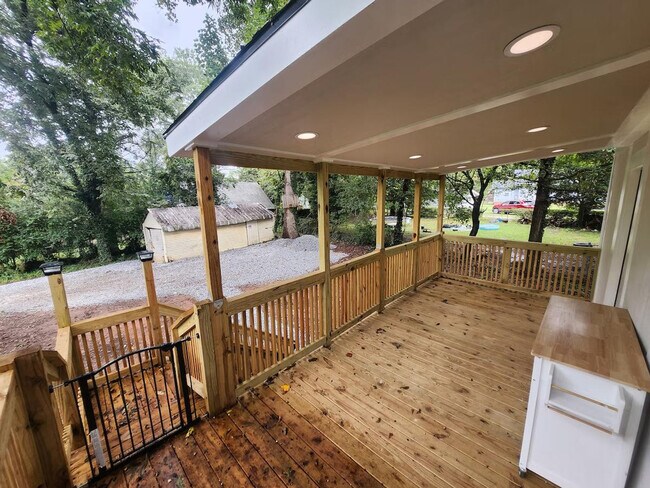 Building Photo - 203 Brockman Ave