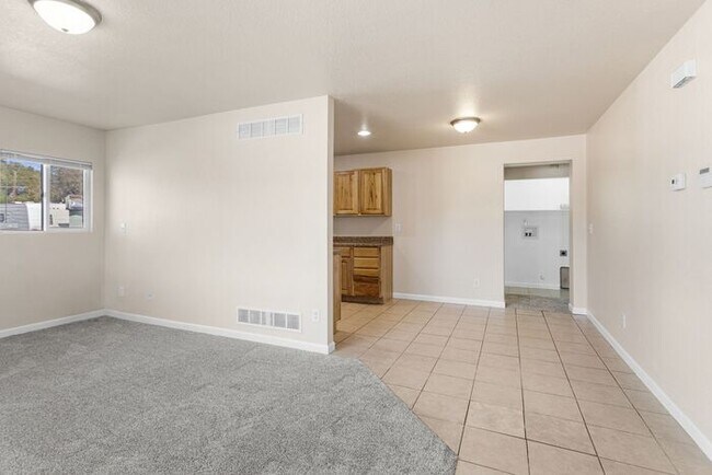 Building Photo - Well-Maintained 3-Bedroom Home with Modern Updates. MOVE-IN SPECIAL!