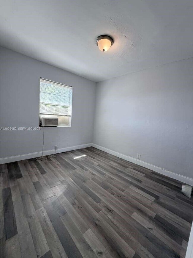 Building Photo - 1761 Ali Baba Ave