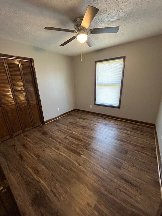 Building Photo - 3 Bedroom, 2 Bath Home