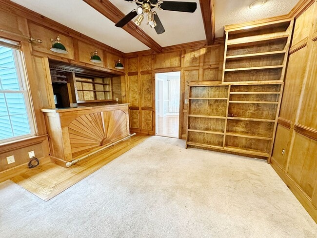 Building Photo - Beautiful 3 BR 1.5 BA Leominster SFH