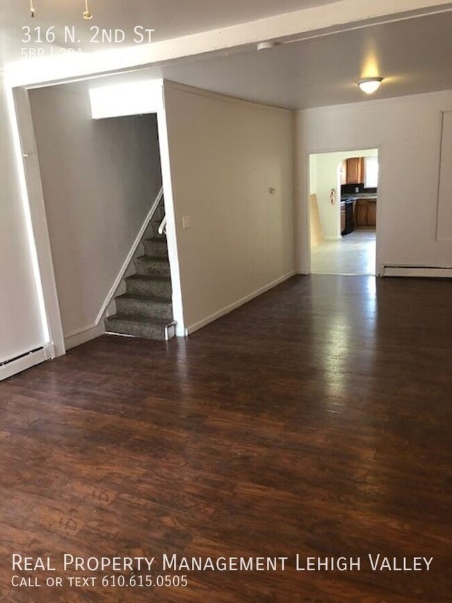 Building Photo - 316 N 2nd St