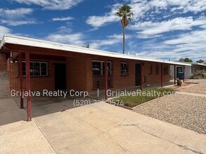 Building Photo - Beautiful 4 Bedroom 3 Bath Brick House for...