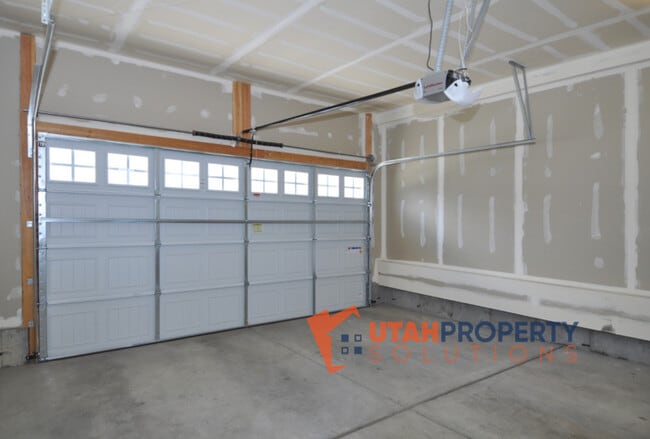 Building Photo - 14927 S Thunder Horse Ln