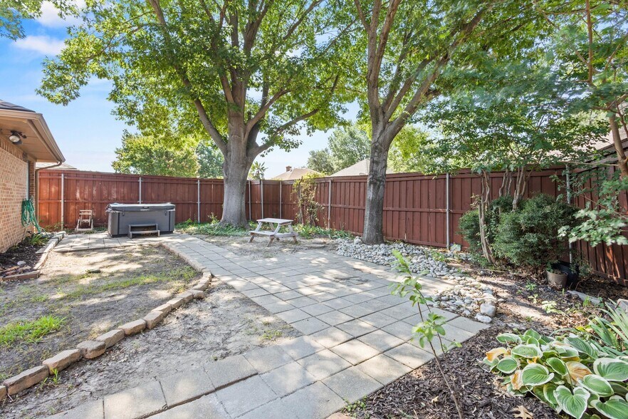 Building Photo - 3948 Camino Dr
