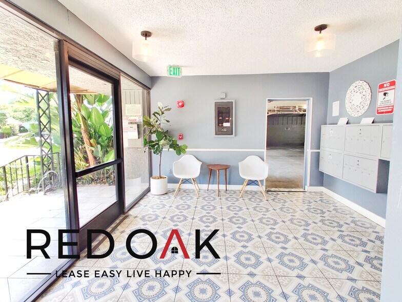 Building Photo - 11817 Victory Blvd