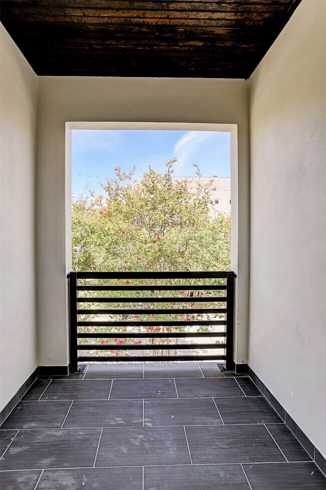 Building Photo - 1402 Eberhard St