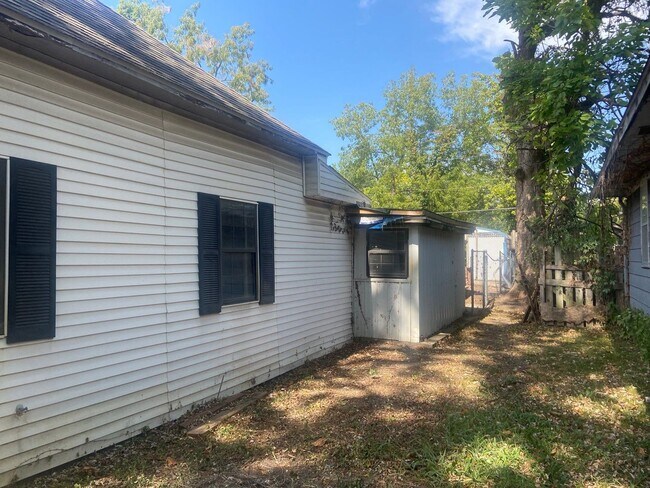 Building Photo - 312 W Martin St