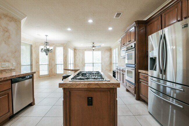 Building Photo - 2014 Flower Garden Ln