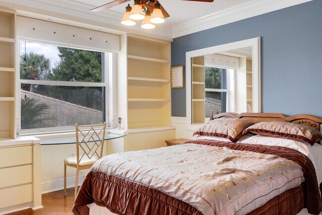 Building Photo - 2070 Chagall Cir