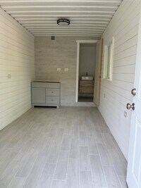 Building Photo - 919 Brooks Ave