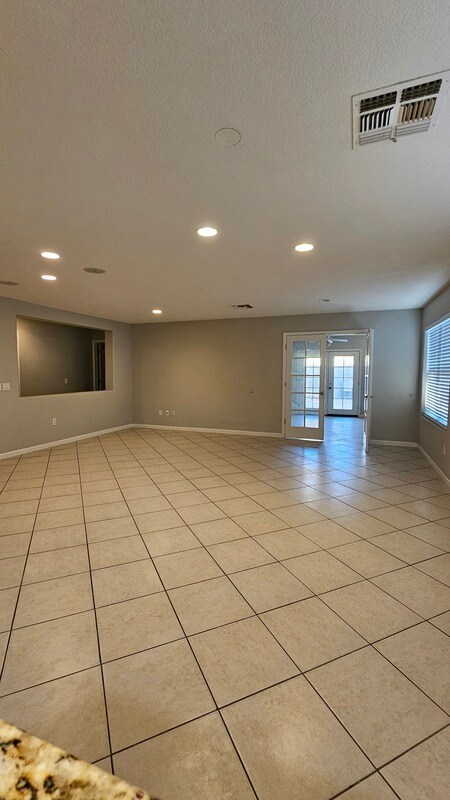 Building Photo - 711 S Roca St