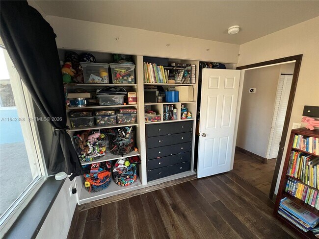 Building Photo - 8801 SW 42nd St