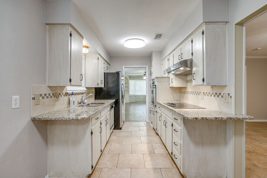 Building Photo - 1706 Larkspur Dr